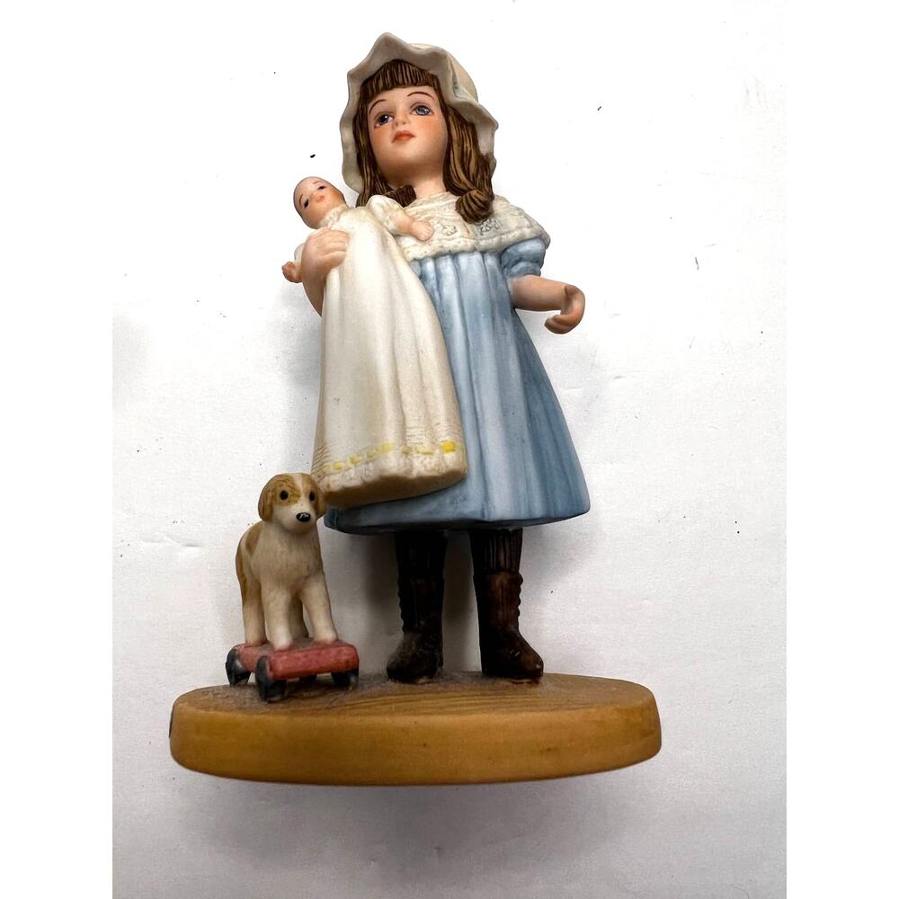 Jan Hagara Porcelain JENNIFER Figurine Limited Edition #3232 Signed by Designer